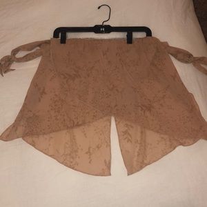 strapless top with ties on the arms!